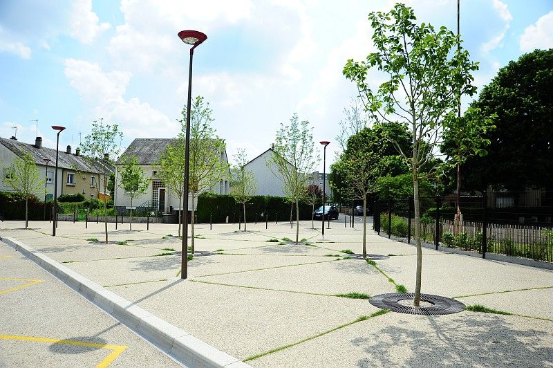 Aménagement du parvis du collège Jean-de-l'Epine